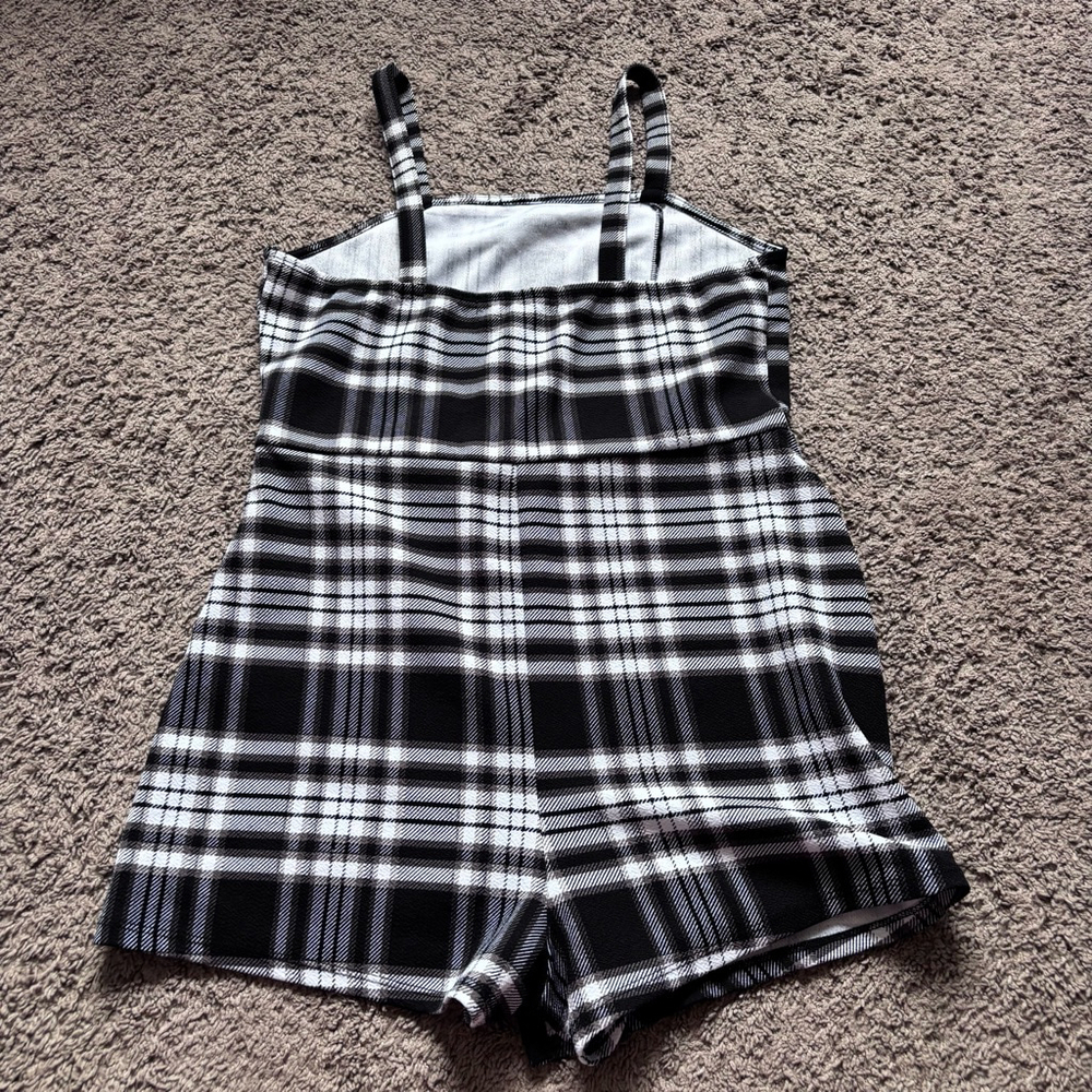 ⭐️⭐️⭐️Almost famous plaid skort Romper size Large - Picture 6 of 7